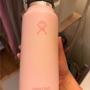 Hydro Flask Light Pink Bottle